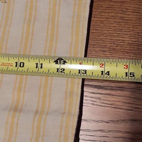 Pretty sunflower runner for your table to welcome Fall. - Picture 4 of 6